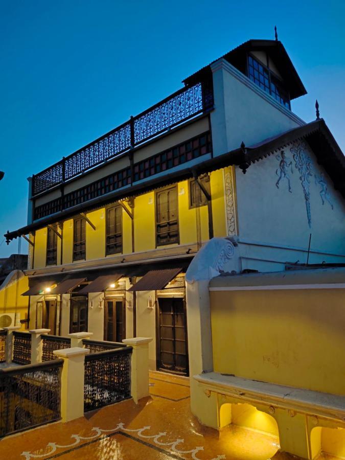 Deewanji Ni Haveli Bed & Breakfast Ahmedabad Ngoại thất bức ảnh