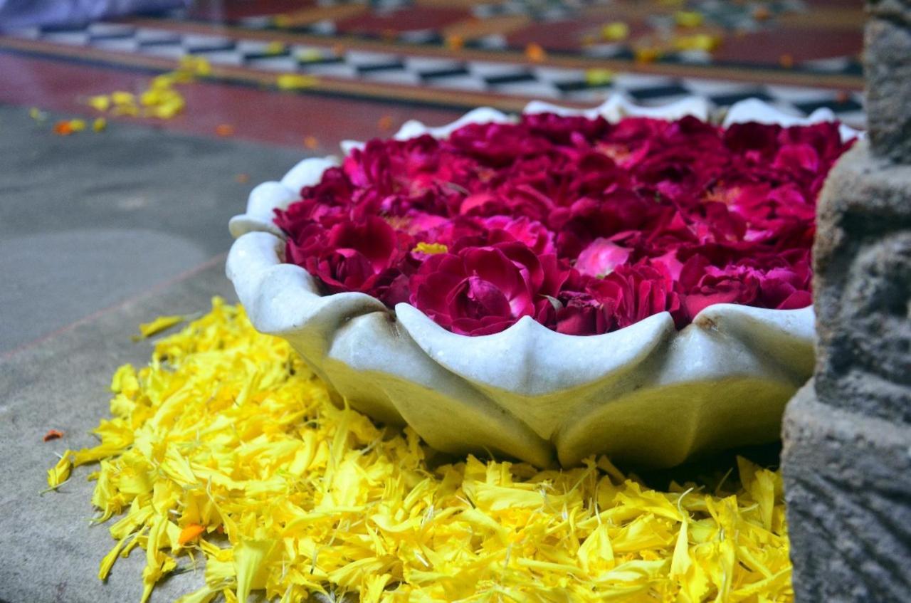Deewanji Ni Haveli Bed & Breakfast Ahmedabad Ngoại thất bức ảnh