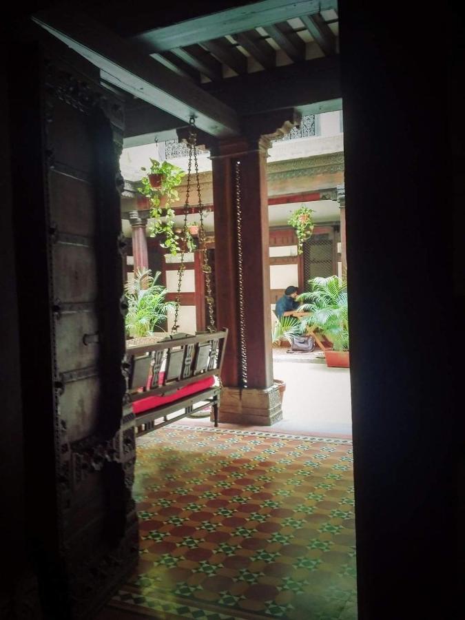 Deewanji Ni Haveli Bed & Breakfast Ahmedabad Ngoại thất bức ảnh
