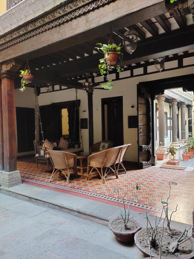 Deewanji Ni Haveli Bed & Breakfast Ahmedabad Ngoại thất bức ảnh