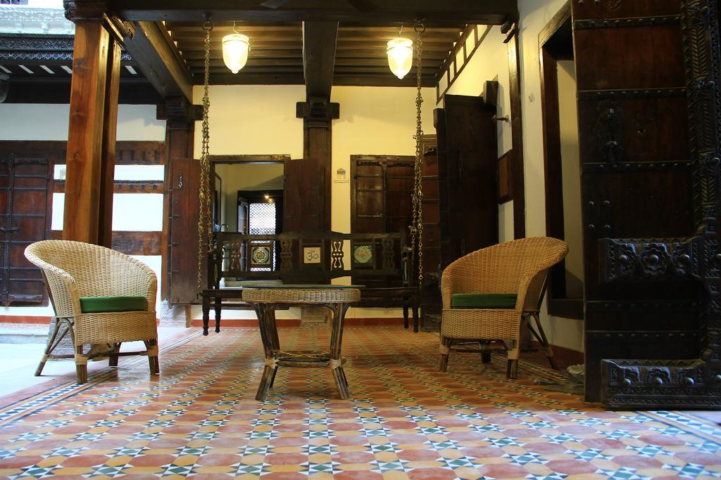Deewanji Ni Haveli Bed & Breakfast Ahmedabad Ngoại thất bức ảnh