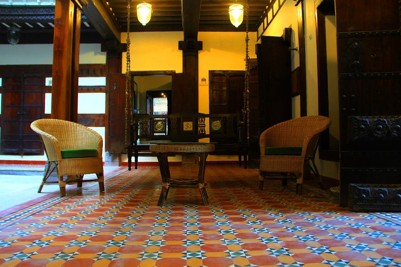 Deewanji Ni Haveli Bed & Breakfast Ahmedabad Ngoại thất bức ảnh